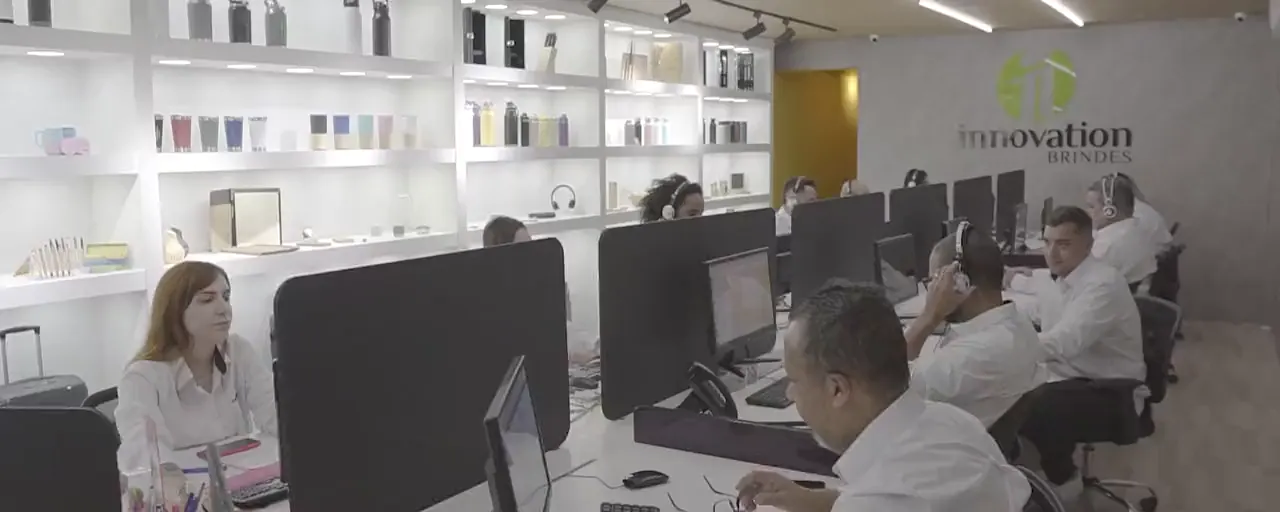 Showroom e equipe de atendimento da Innovation Brindes em São Paulo